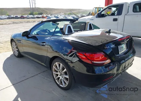 2019 Mercedes-Benz Slc 300 z USA, uszkodzony, nr VIN WDDPK3JA8KF162885